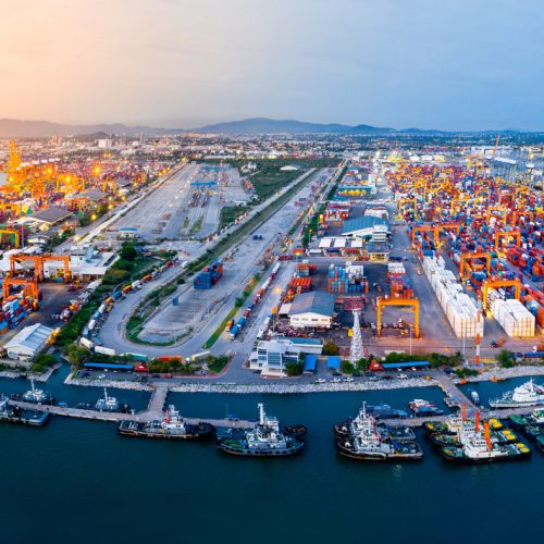 Посвященный терминал в порту Сантос, Бразилия